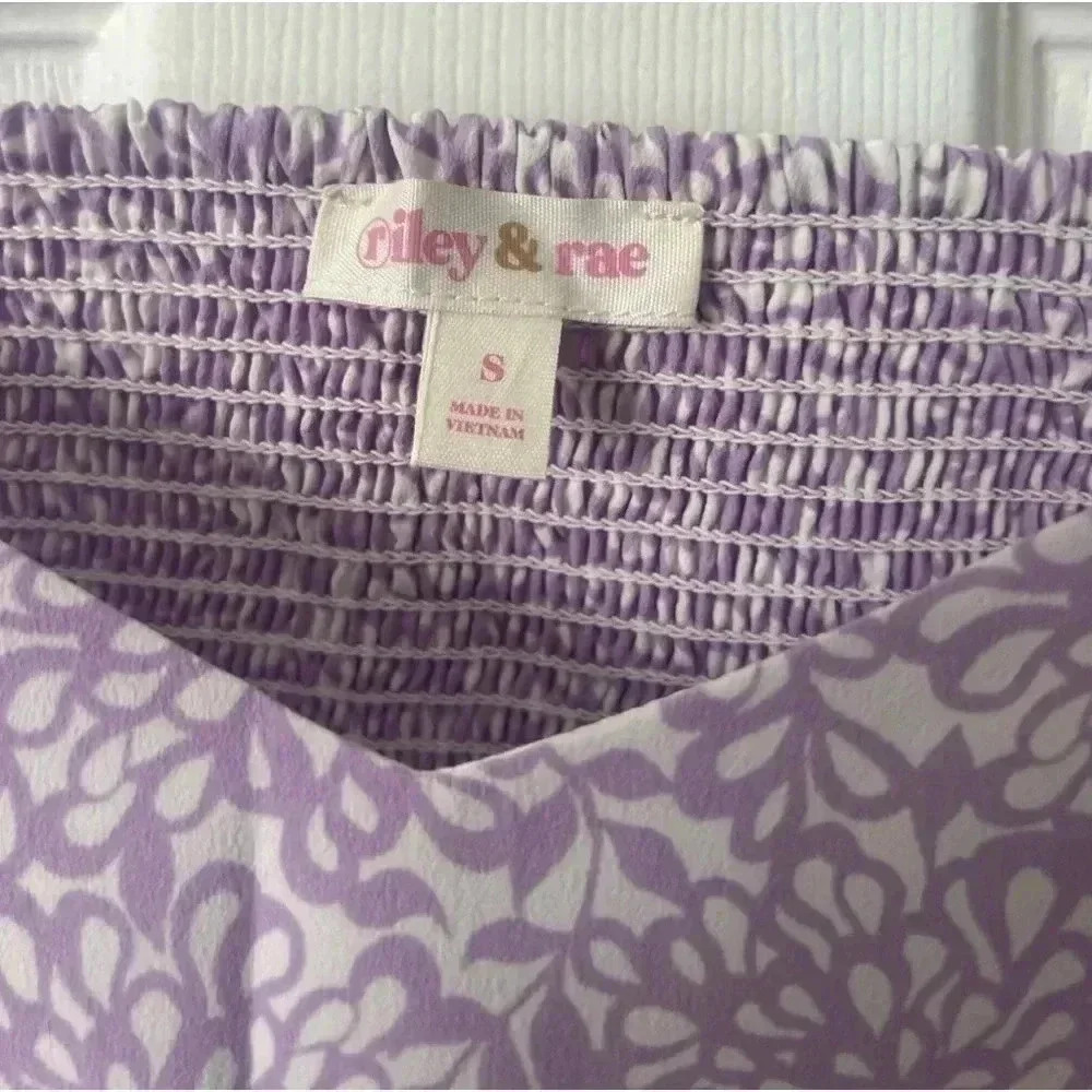 Riley & Rae Square Neck Smocked Top. NWT. Size Small - Picture 2 of 5